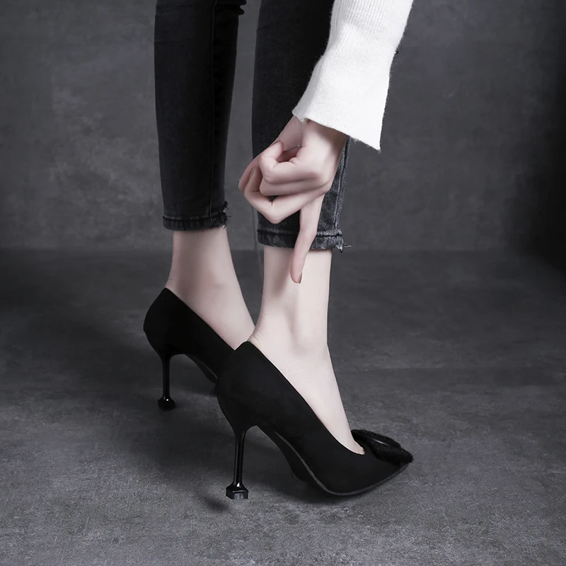 Новинка женская обувь на тонком каблуке сезон весна модная с острым носком в