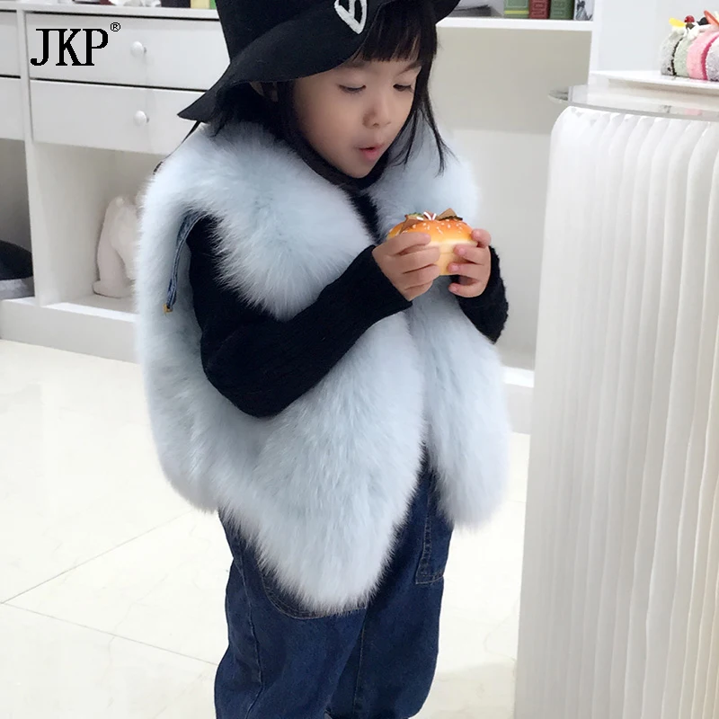 

Жилет детский осенне-зимний из натурального Лисьего меха, 2017