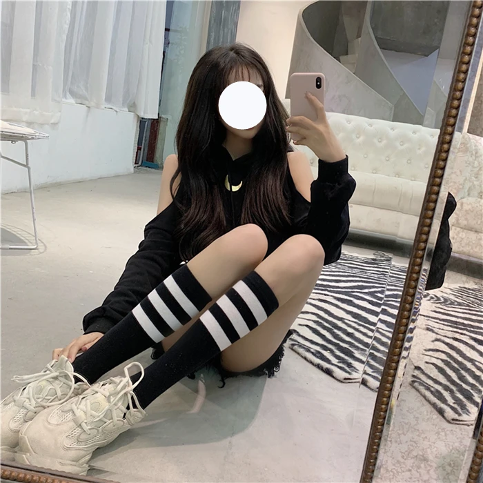 Корейский Harajuku с длинным рукавом толстовки для женщин японский Kpop черная одежда готический с открытыми плечами Сексуальная Повседневная Луна графическая Толстовка