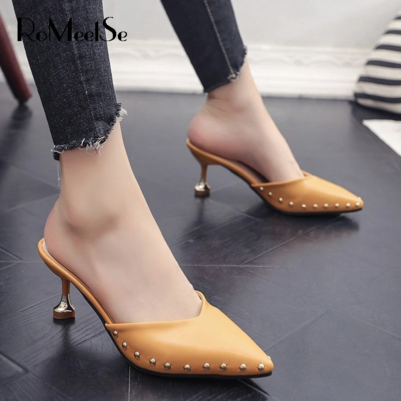 Шлепанцы ярких цветов Новинка лета 2019 года вьетнамки на высоком каблуке с острым