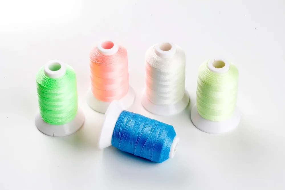 Simthread светятся в темноте вышивка нить 550 ярдов для брата Babylock Мститель машина Singel