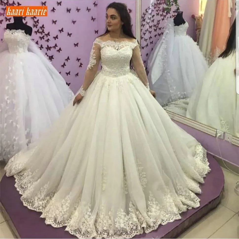 

Aristocratic Princess Ivory Wedding Dress Long Sleeve 2020 Applique Lace Wedding Gowns Off Shoulder Puffy Ball Gown Bridal Dress