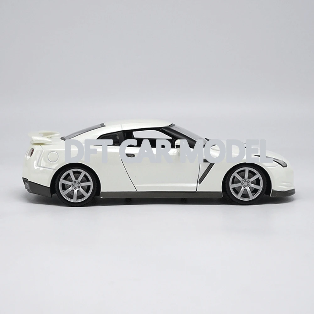 1:18 GTR R35 автомобиль модель детской машинки авторизованный детские игрушки