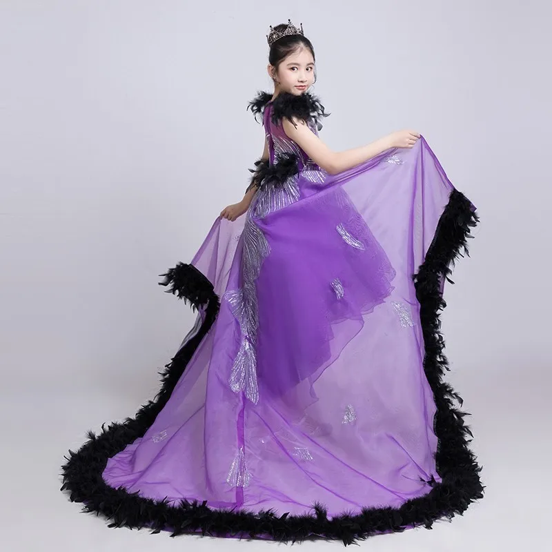 Роскошное короткое платье с цветочным узором спереди и длинной спинкой для