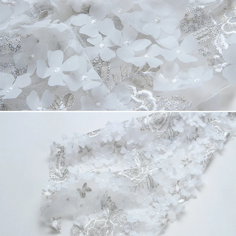 Женское платье с расклешенными рукавами Цветочное блестками белое Клубное