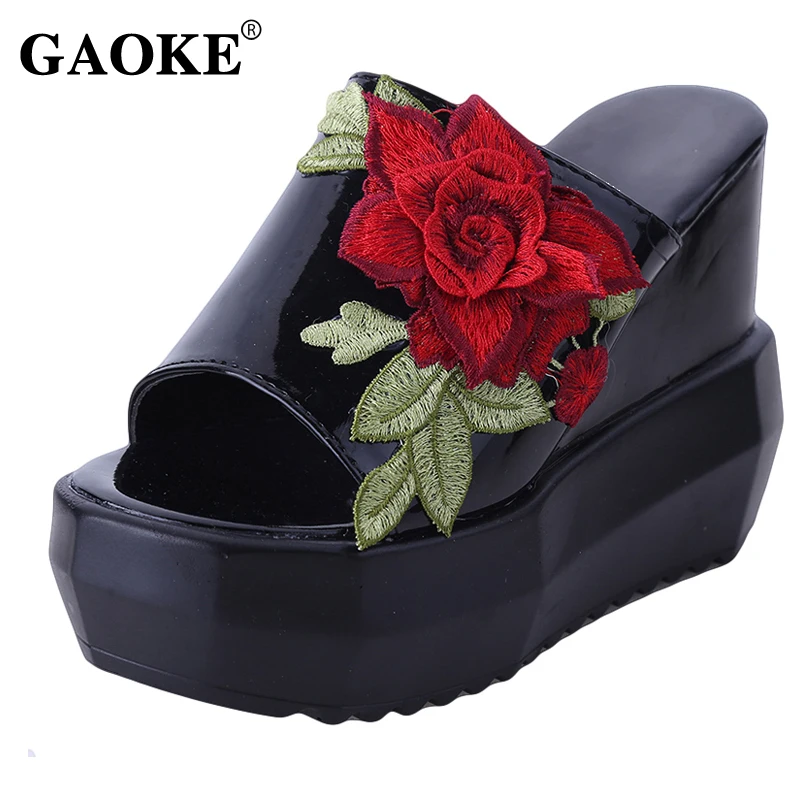 

Сандалии женские с вышивкой и цветами, босоножки-гладиаторы на платформе, танкетка, открытый носок, тапки на толстой подошве, летняя обувь д...