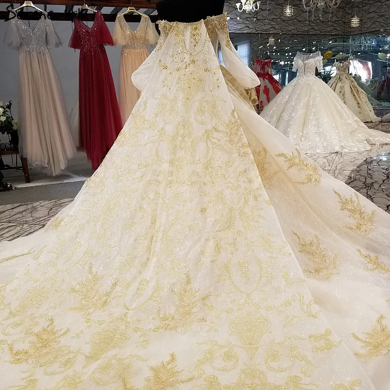 Свадебное платье принцессы расшитое бисером с длинными рукавами открытыми