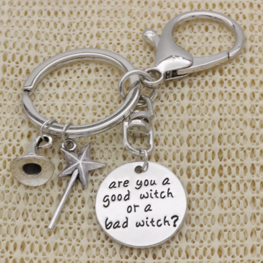 Ключевая цепочка с подвеской волшебной шляпы и посоха, кольцо-подсказка с кристаллом "Вы хорошая ведьма или плохая", держатель для ювелирных изделий K031.