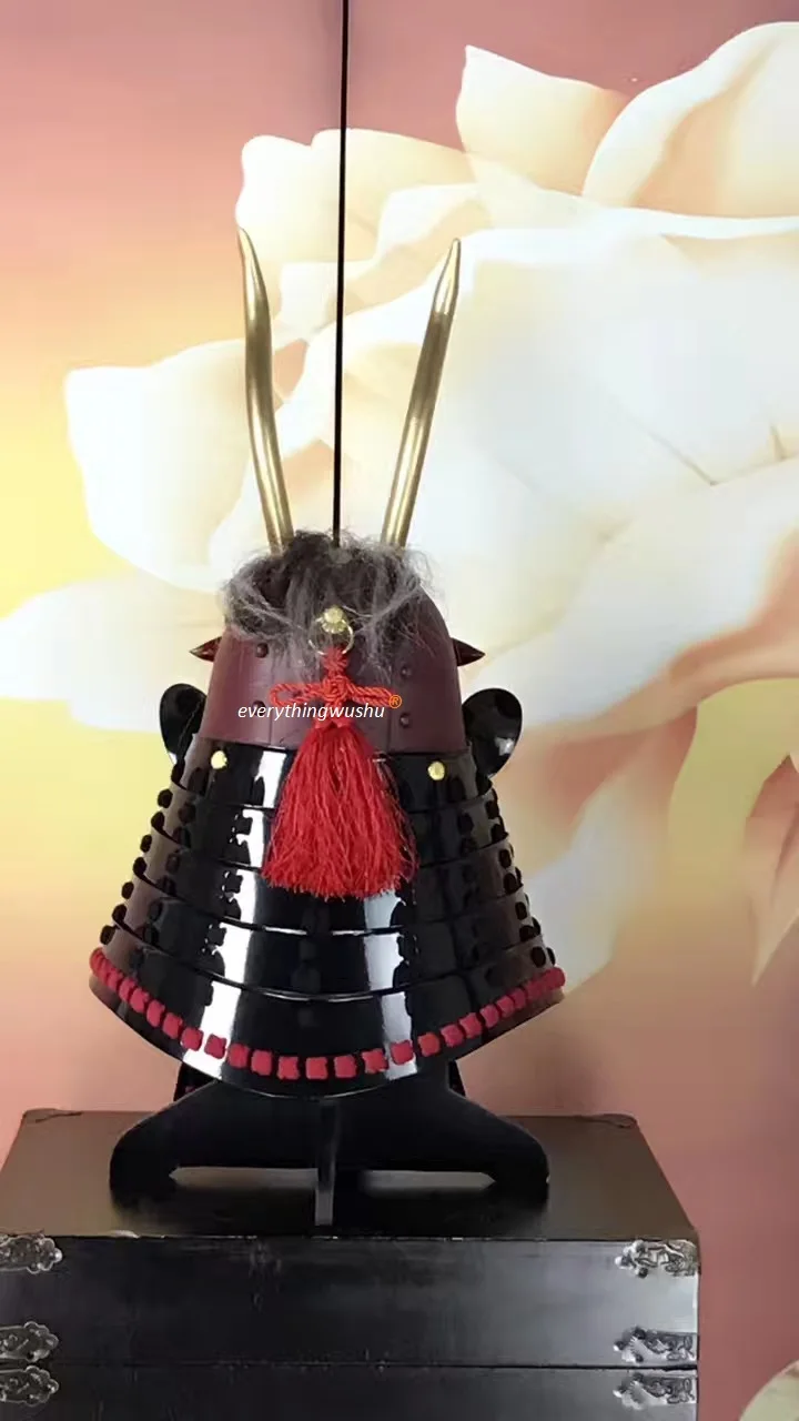 Настоящий японский оружейный шлем самурайских оружейных