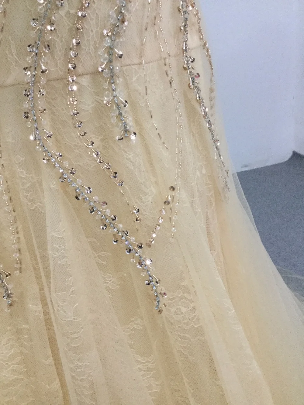 CloverBridal шикарное блестящее Золотое Платье русалки с бусинами, импортное праздничное платье с кружевом+ фатиновая Иллюзия сзади