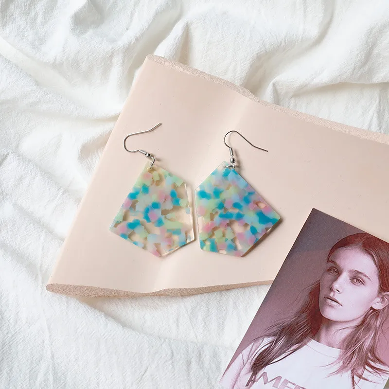 Простые зеленые треугольные акриловые Висячие серьги для женщин модные