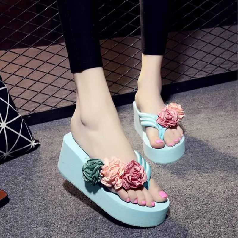 

Women Casual Summer Flat Beach Slippers Female Crystal Rivets Slides Slipper Shoes For Girls Fashion Woman Leisure Footwear