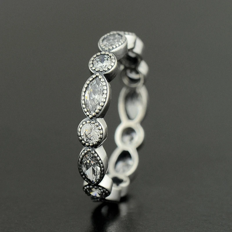 Женское серебряное очаровательное яркое кольцо с прозрачным фианитом