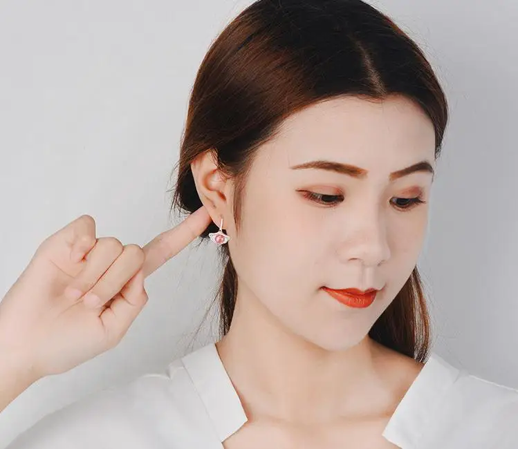 Женские серьги-гвоздики из серебра 925 пробы с клубничным кварцем | Украшения и