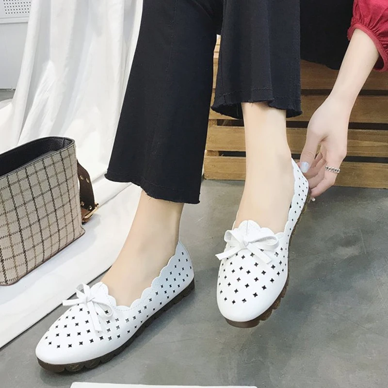 Женская обувь на плоской подошве с вырезами без шнуровки круглым носком новинка