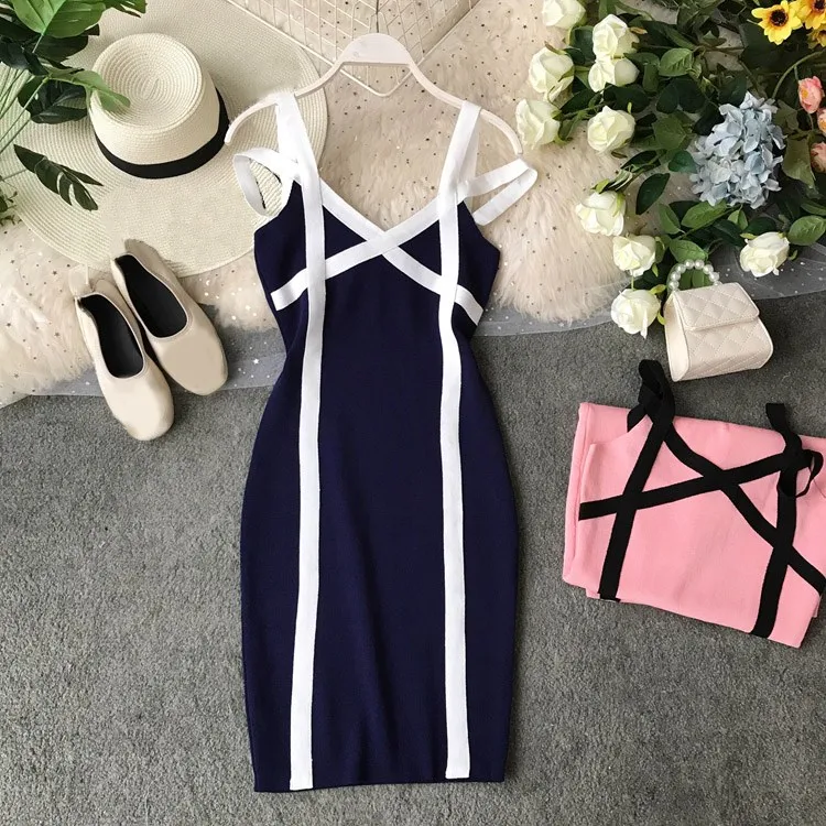 Женское облегающее платье в полоску без бретелек с v-образным вырезом лето 2019 |