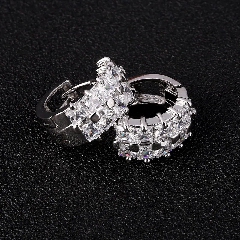 Модные серьги кольца серебряного цвета прозрачные из циркония с кристаллами для