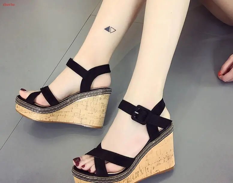 Сандалии женские на танкетке босоножки с пряжкой из флока платформе высокий