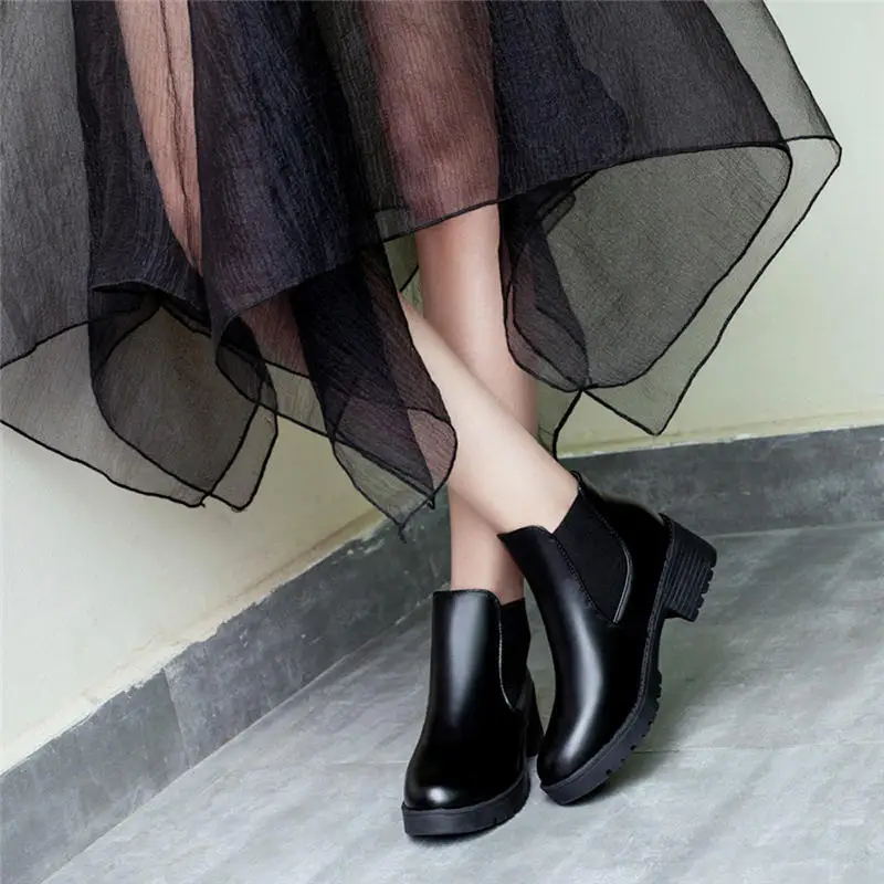 Женские модные короткие мотоциклетные ботинки мартинсы кожаные женская обувь