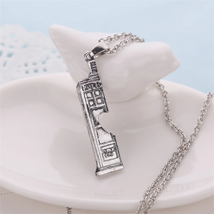 Ожерелье с дизайном ТАРДИС Англии и рисунком полицейской будки двери сердечками