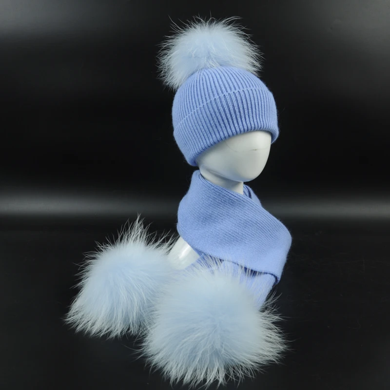 Детский комплект из шапки и шарфа, новая модная детская вязаная шапочка-шарф, комплект из натурального меха енота с помпонами, мягкий детский шарф и шапка
