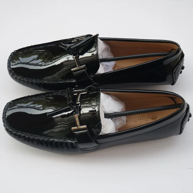 Мужские лоферы из натуральной лакированной кожи с кисточками модельные туфли
