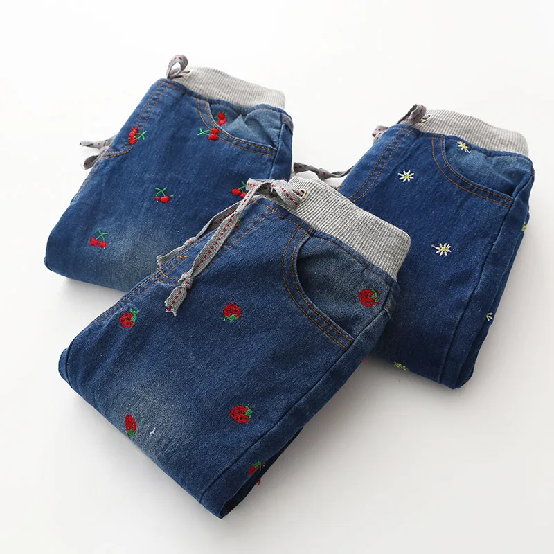 2017 популярные джинсы для девочек вышитые Принт мягкий деним штаны детская одежда