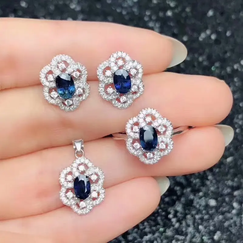 Комплект из колье и серёг серебра 925 пробы с натуральным сапфиром