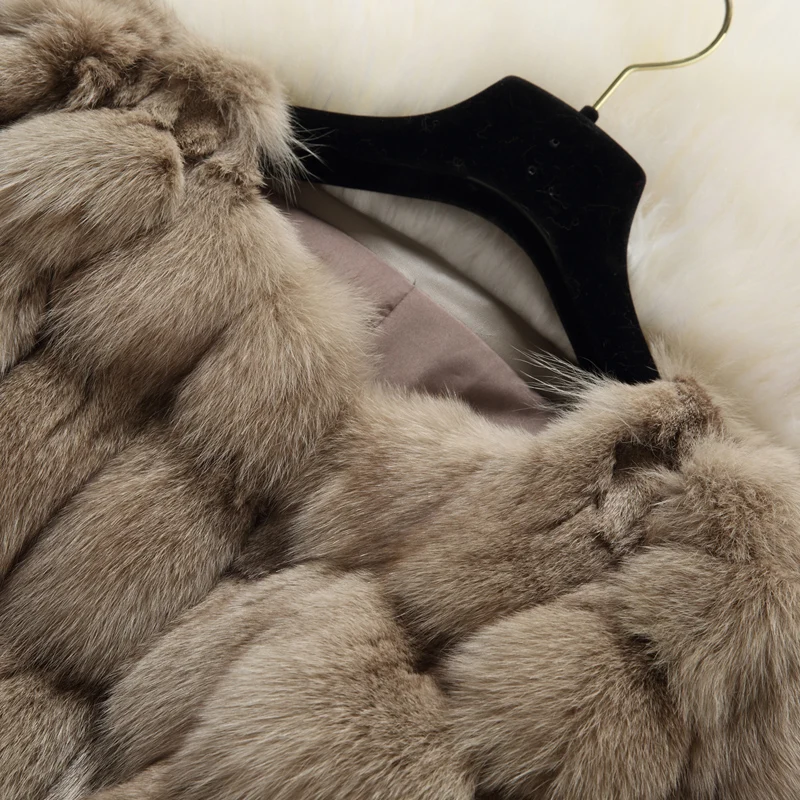 Женская шуба из натурального меха лисы с круглым вырезом полосатая Лисьего rf0049 |