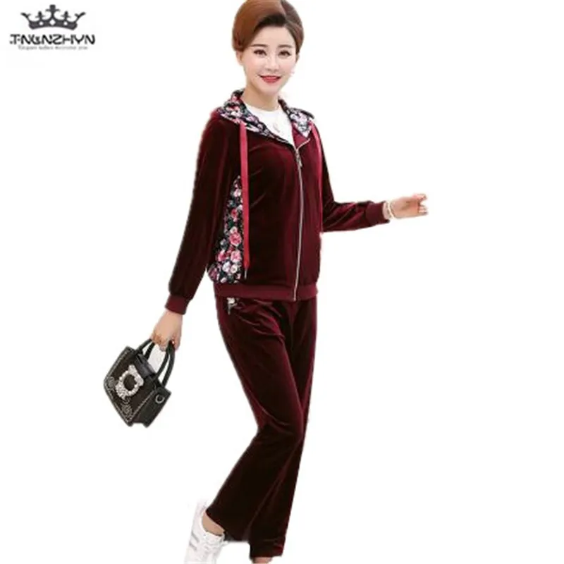 

tnlnzhyn 2019 Spring elderly Women Sporting Suit 2 Pieces Set Zippers Hooded Sweatshirts And Pants Casual gold velvet Suits A91