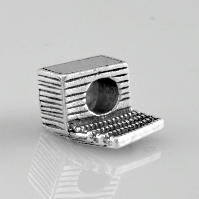 Новое поступление бусины-подвески в виде лопатки для покера подходят