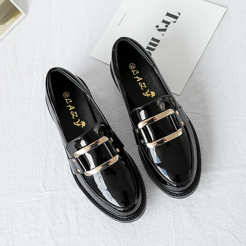 2019 Для женщин обувь с перфорацией типа броги Туфли без каблуков из мягкой кожи