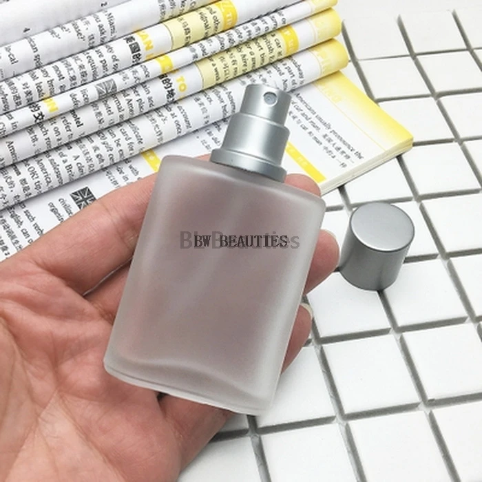 

50pcs/lot 30ml Empty Frosted Glass Spray Bottle Perfume Cosmetic Contaiers with Fine Mist Sprayers for Essential oil