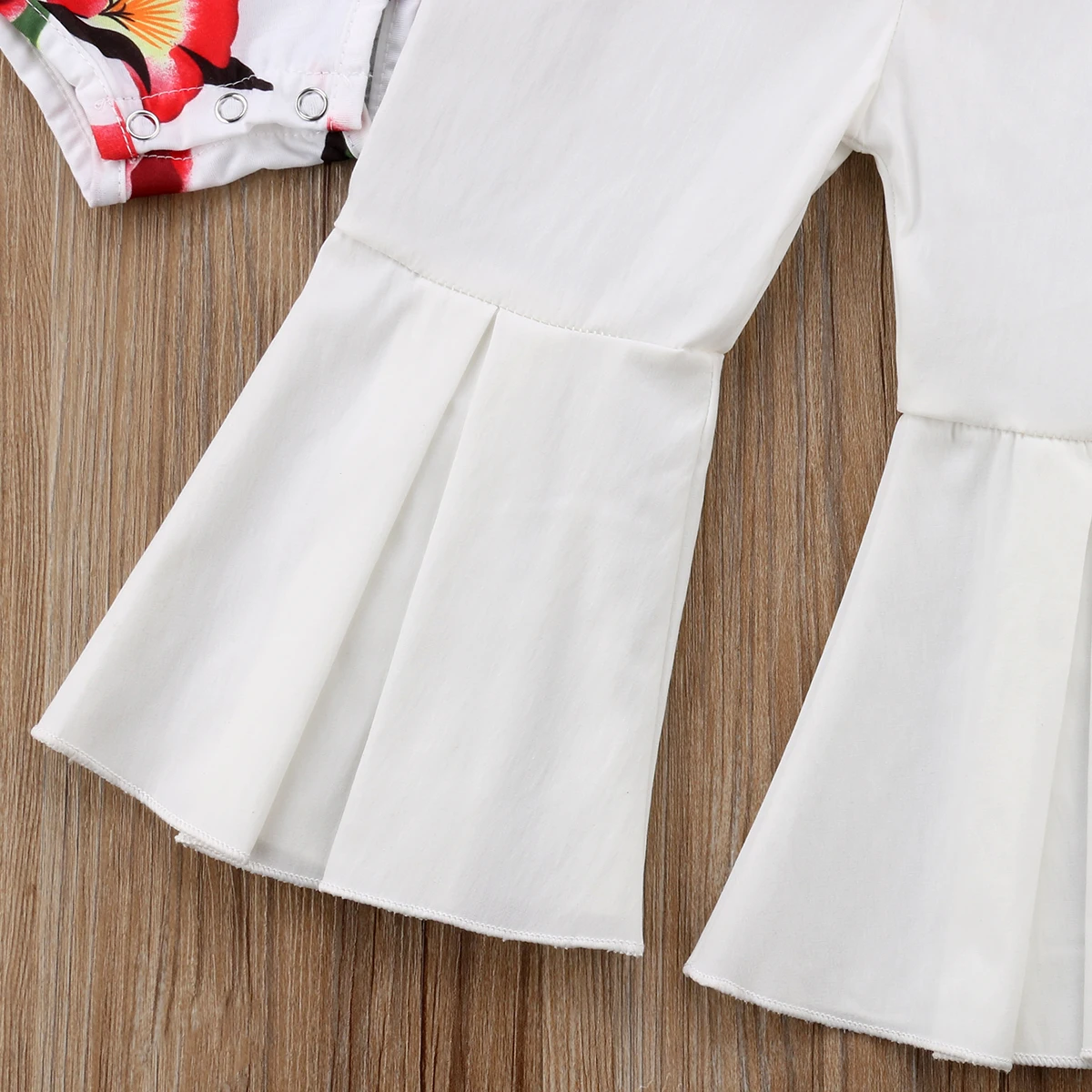 Детская одежда комбинезон с открытыми плечами и цветочным принтом для