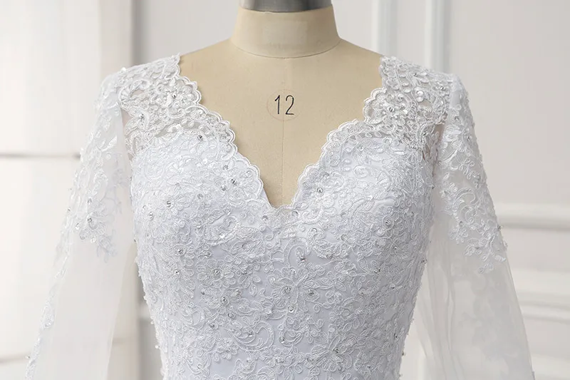 

Elegant Long Sleeve Wedding dress Lace V neck Appliques Crystals Ball gown wedding dress Backless Court Train Robe de mariee