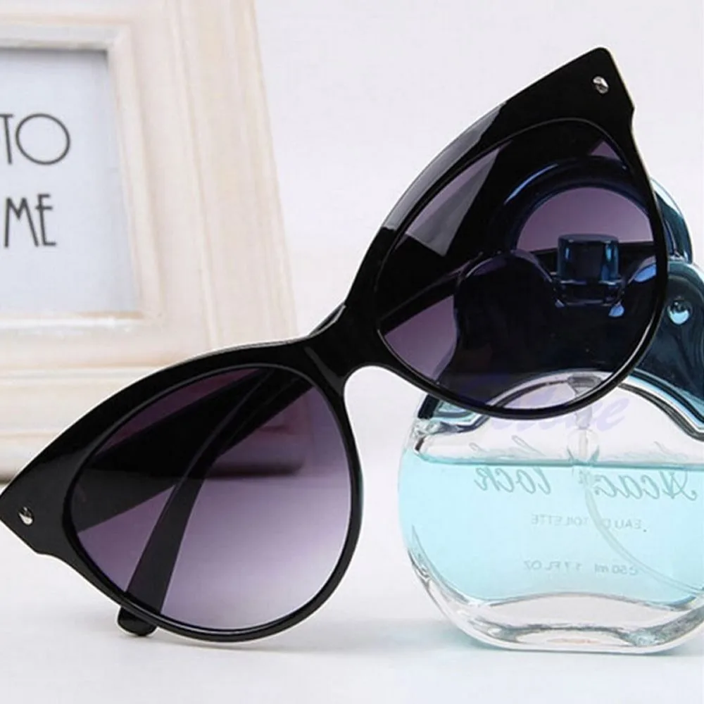 

Retro Fashion Shades Eyewear Women's Oversized Frame Classic Cat Eye Sunglasses