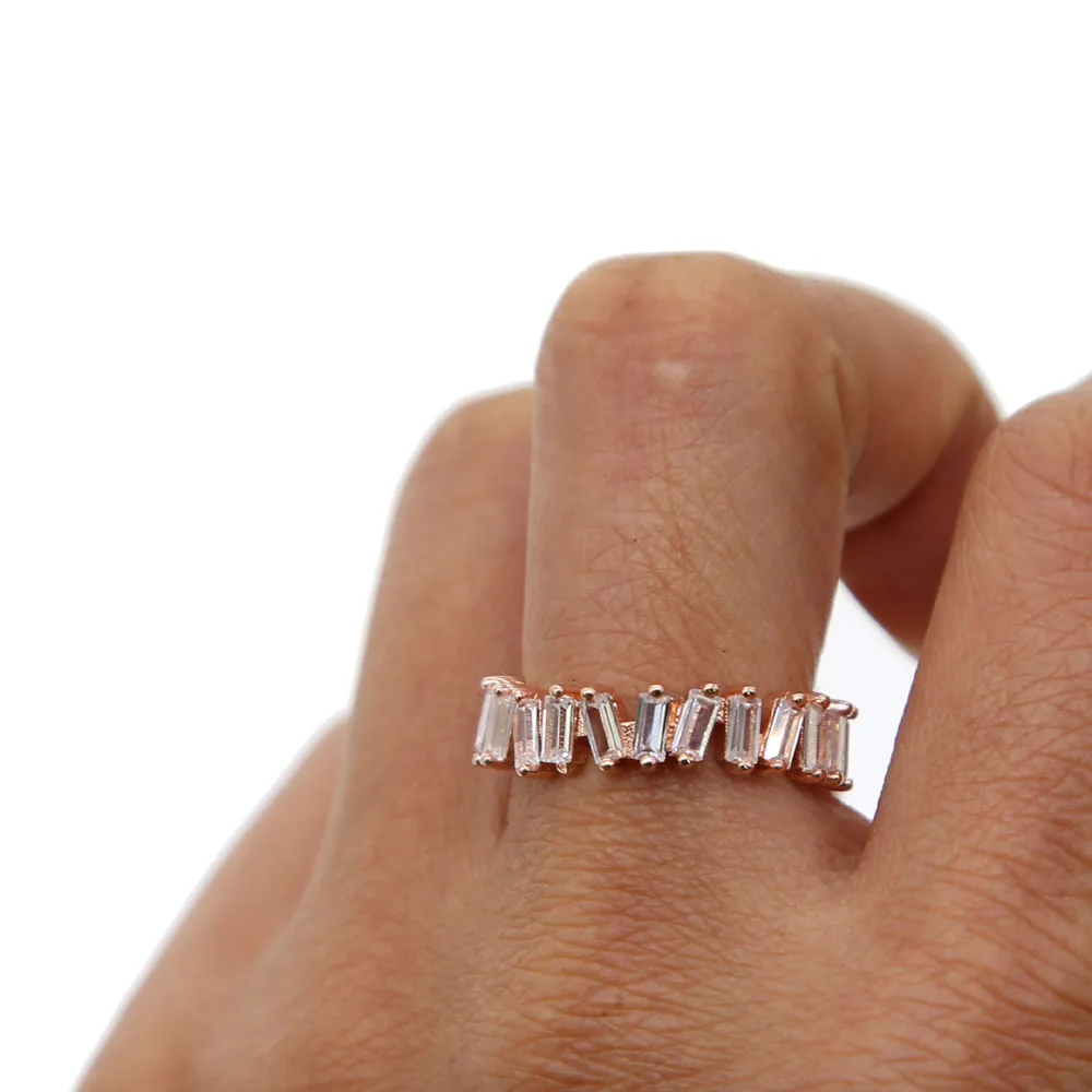 Кольцо обручальное из розового золота с фианитом Размеры 7|Кольца для помолвки| |