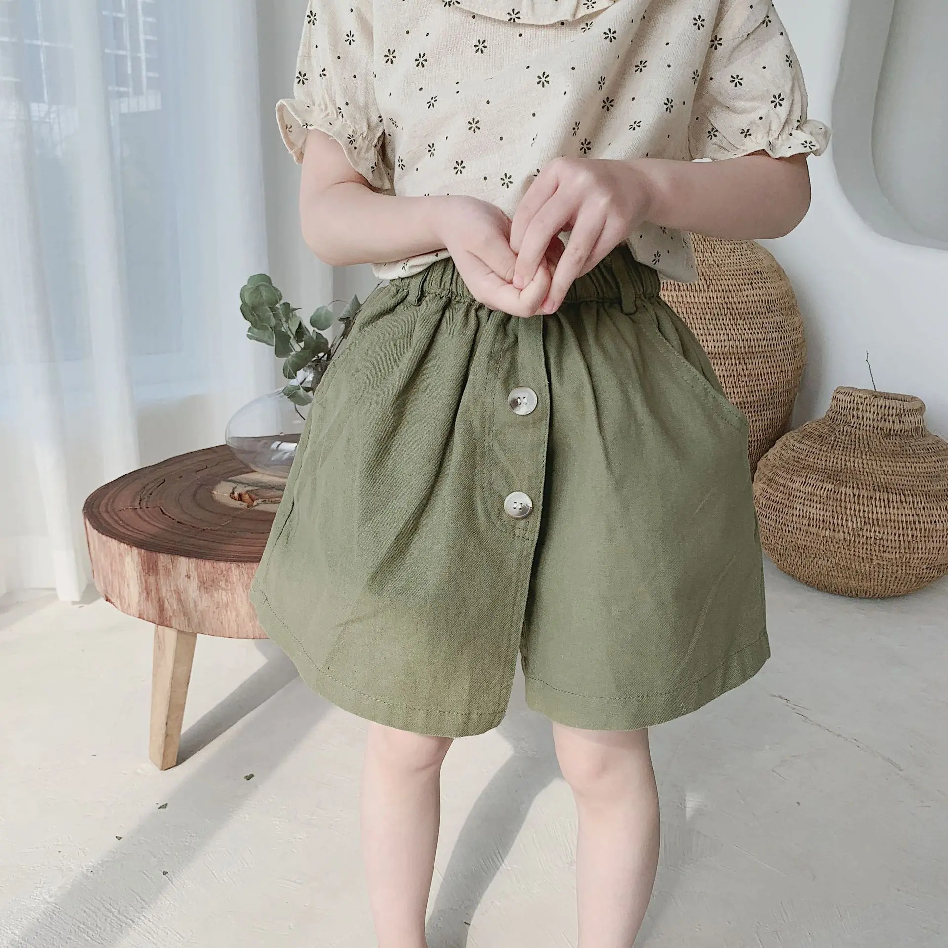 green Корейская детская одежда поддельные две юбка из кусочков со штанами для девочек, детские удобные свободные штаны Повседневные детские нестандартные штаны - Цвет: green