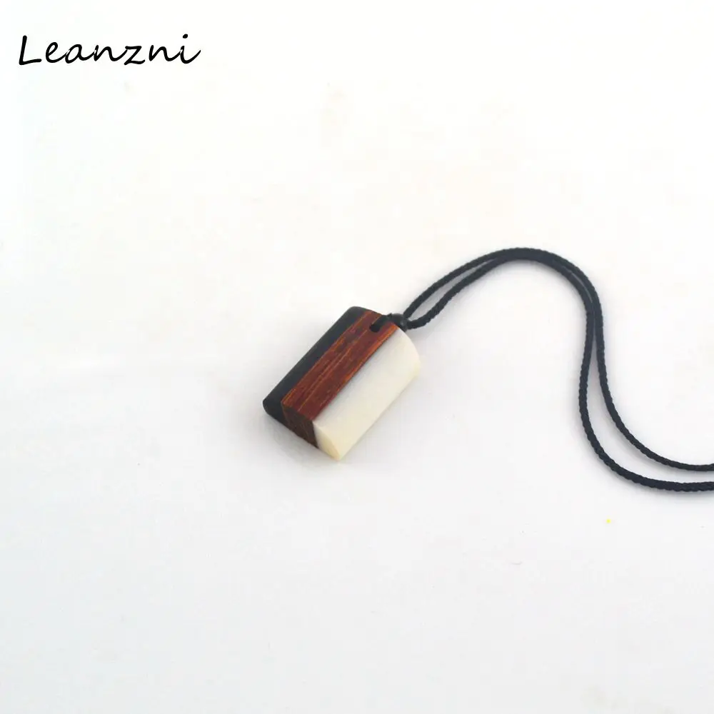 Leanzni Features black and white matching jewelry antique wood resin pendant men's women's wear fashion gifts factory whole |