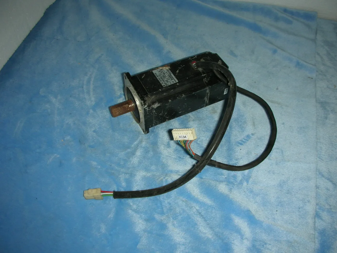 

Серводвигатель Yaskawa SGM-04A3SU12