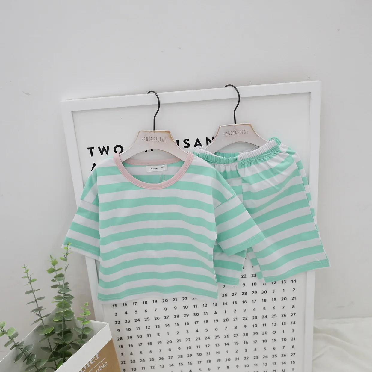 Костюм в красную полоску с короткими рукавами для маленьких мальчиков и девочек