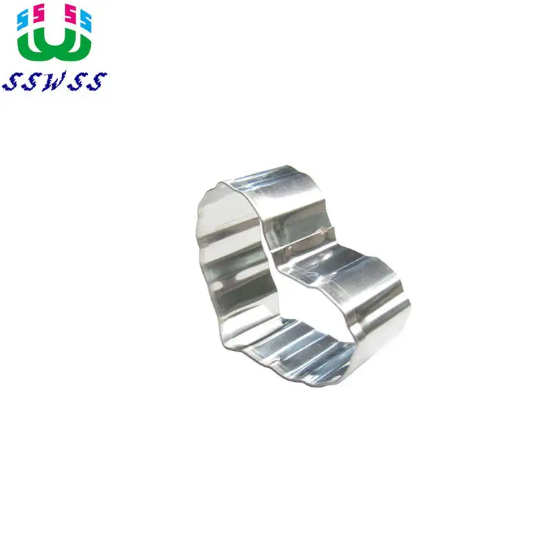 Небольшие романтические инструменты для украшения торта в форме сердца