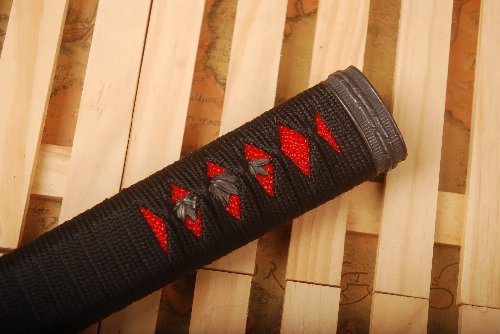 Прямой Tsuka черный шелк Ито и имитация Красной Rayskin сплава фучи Кашира подходит для