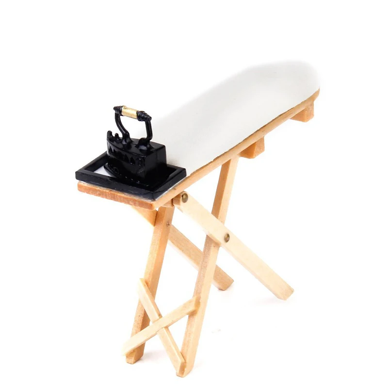 Милые весы 1: 12 кукольный домик Миниатюрный Утюг с гладильной доской в комплекте |