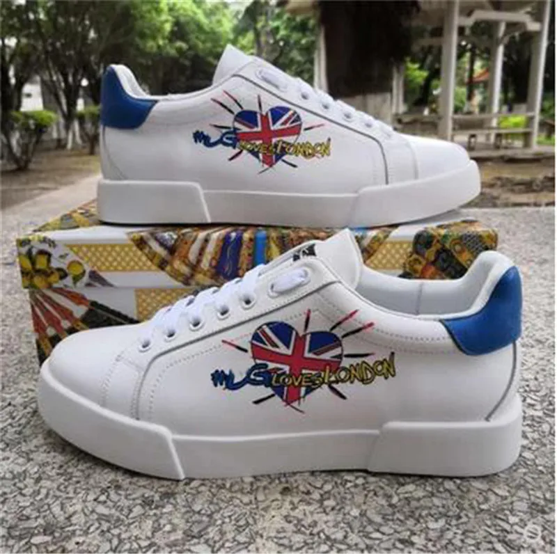 Новинка модная женская обувь спортивная красного цвета в форме сердца на весну и