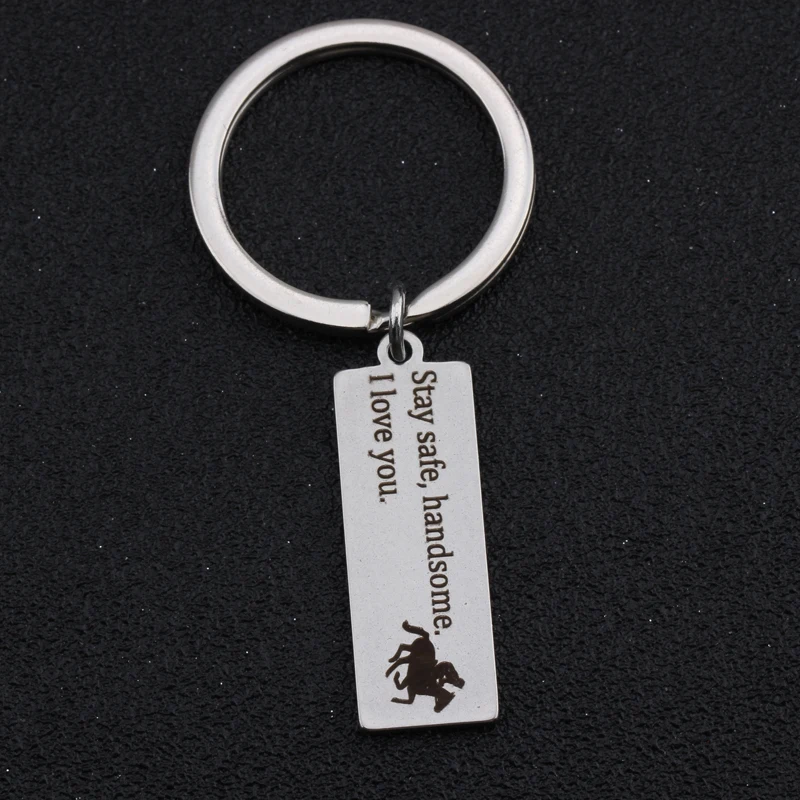 Оставайтесь в безопасности красавчик. Я люблю тебя для пары бойфренда мужа