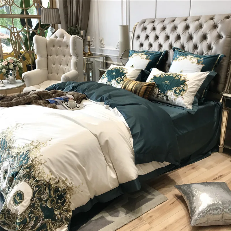 Комплект постельного белья из египетского хлопка с вышивкой "корона" 2018 года, размеры Queen king, включает наволочки на подушки, простыню и покрывало.