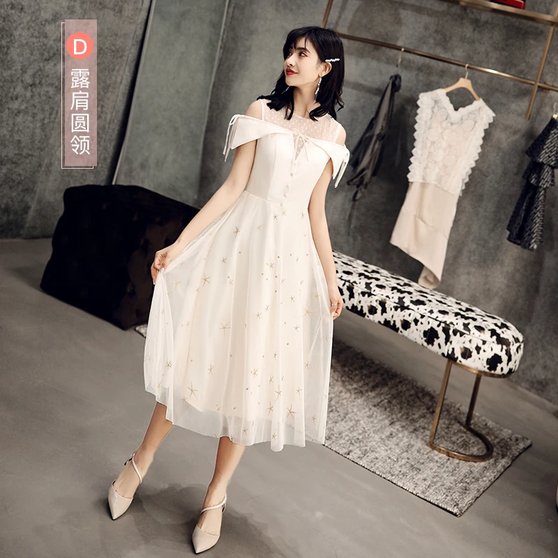 Женское платье невесты скромное свадебное цвета шампанского с кружевными