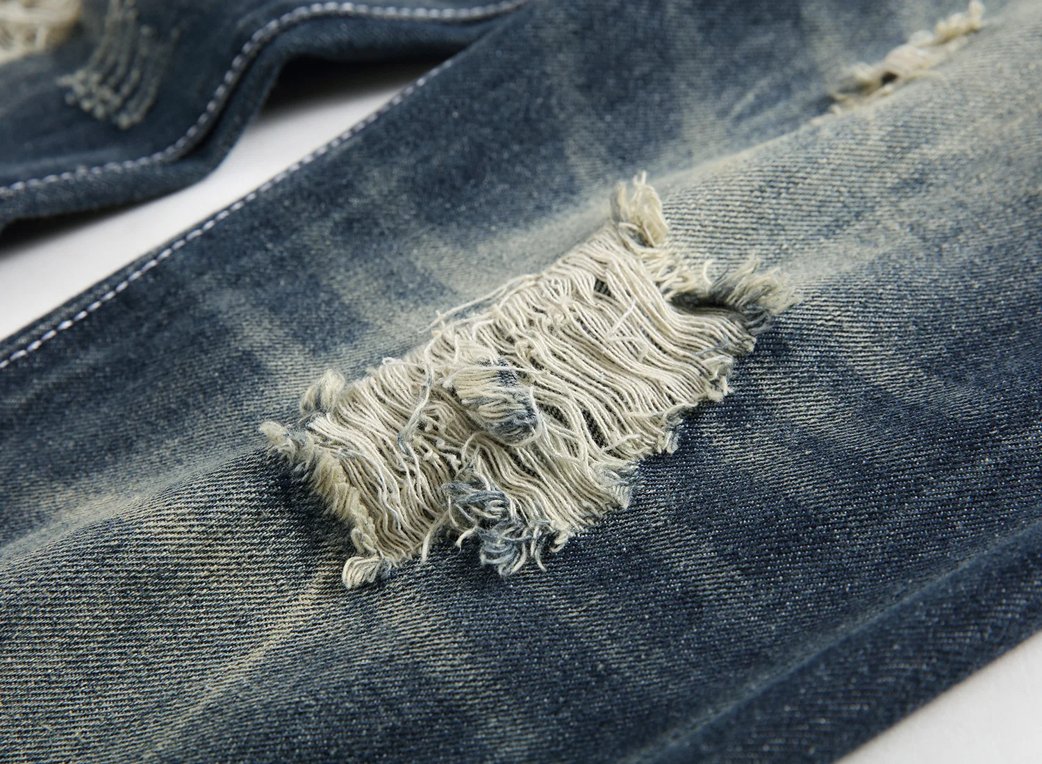 Мужские джинсы с дырками и карманами однотонные модные мужские тонкие свободные