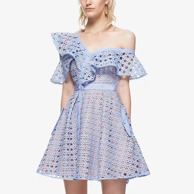 Женское кружевное платье на одно плечо розовое ажурное с оборками весна-лето 2017 |